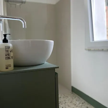 La Petite Fenêtre *