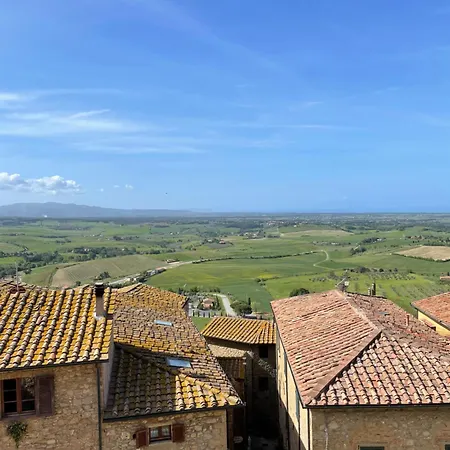 La Petite Fenetre Apartment